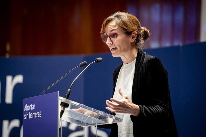 La ministra de Sanidad, Mónica García, interviene durante el acto ‘Abortar sin barreras: del reconocimiento del derecho a la garantía efectiva del acceso’, en la sede del Ministerio de Sanidad, a 28 de septiembre de 2026, en Madrid (España). El acto se ce