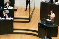 Maestre critica que "cada desahucio tiene la firma de Almeida" y él su "miedo a perder privilegios" 15 años tras el 15M