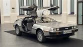 Foto: Un Delorean idéntico al de 'Regreso al futuro' llega al Museo del Automóvil y la Moda de Málaga