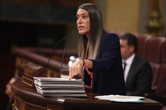 La portavoz de Junts en el Congreso, Miriam Nogueras, interviene durante una sesión plenaria en el Congreso de los Diputados