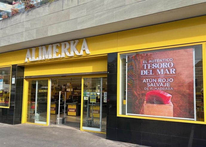 Archivo - Supermercado Alimerka de Montecerrao en Oviedo.