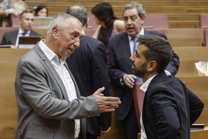 Los síndics de Compromís y PSPV, Joan Baldoví y José Muñoz, durante el Debate de Política General en Les Corts