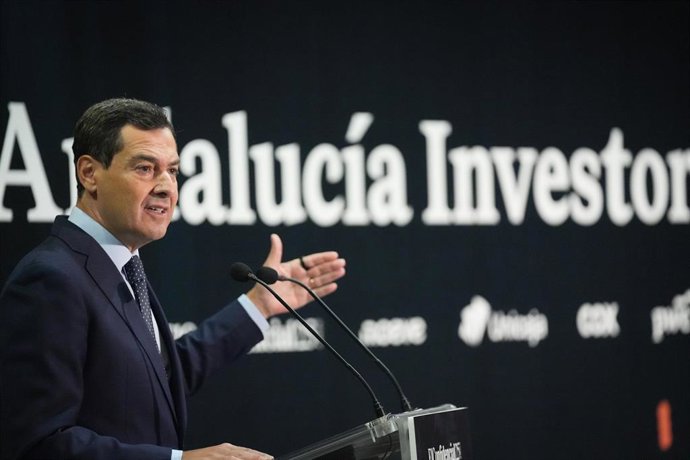 El presidente de la Junta de Andalucía, Juanma Moreno, interviene en la apertura del Andalucía Investors Day de El Confidencial. A 29 de septiembre de 2026 en Sevilla (Andalucía, España). El presidente de la Junta de Andalucía, Juanma Moreno (PP-A), ha di