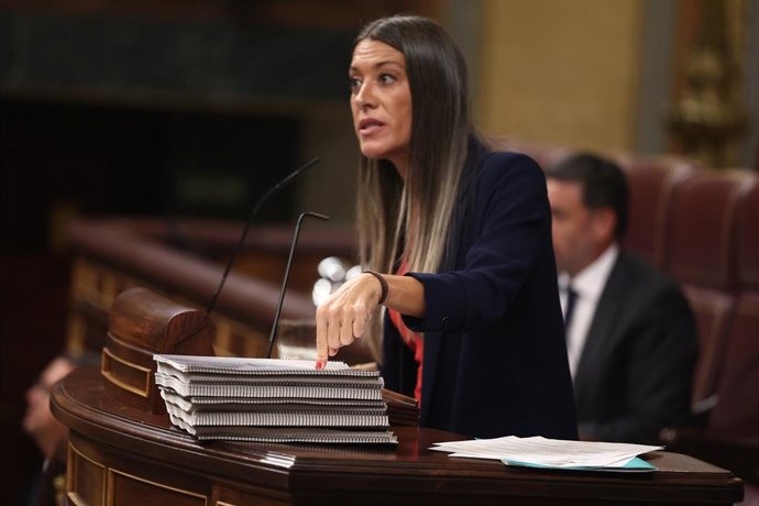 A porta-voz do Junts no Congresso, Miriam Nogueras, intervém durante uma sessão plenária no Congresso dos Deputados, em 3 de setembro de 2026, em Madri (Espanha). Sánchez comparece nesta quinta-feira perante o Plenário do Congresso para informar sobre a g