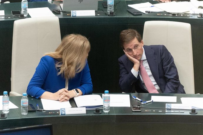 El alcalde de Madrid, José Luis Martínez-Almeida, durante una sesión ordinaria del pleno municipal, en el Palacio de Cibeles, a 29 de septiembre de 2026, en Madrid (España). El desahucio de la octogenaria Maricarmen Abascal de la vivienda en la que llevab
