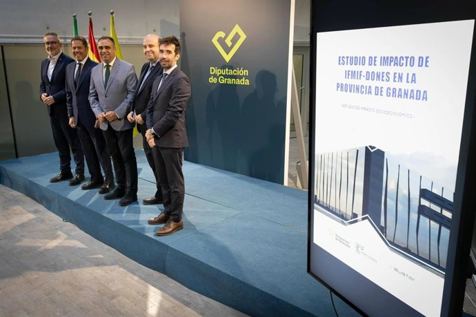El presidente de la Diputación de Granada, Francis Rodríguez, preside la presentación del estudio de impacto socioeconómico de IFMIF-DONES en la provincia granadina.