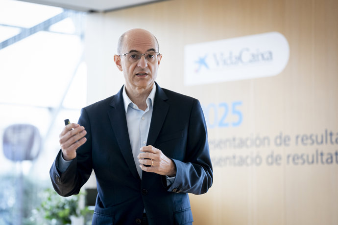 Archivo - El consejero director general de VidaCaixa, Javier Valle, durante la presentación de los resultados de la entidad de 2025. Madrid 03/03/2026.