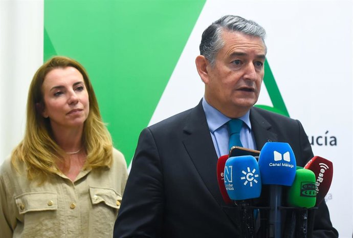 El vicepresidente primero de la Junta de Andalucía y consejero de Presidencia, Sanidad y Emergencias, Antonio Sanz, presenta a los medios de comunicación el balance del Plan Bucodental en Andalucía.  