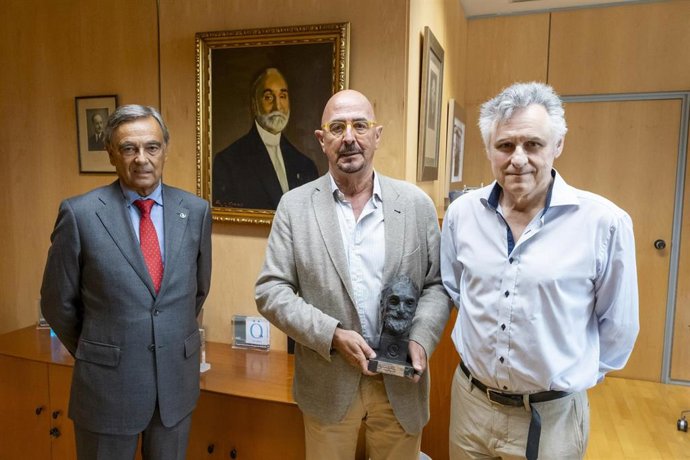 El Consejero De Salud, César Pascual, Presenta El Premio Nacional De Medicina Marqués De Valdecilla.
