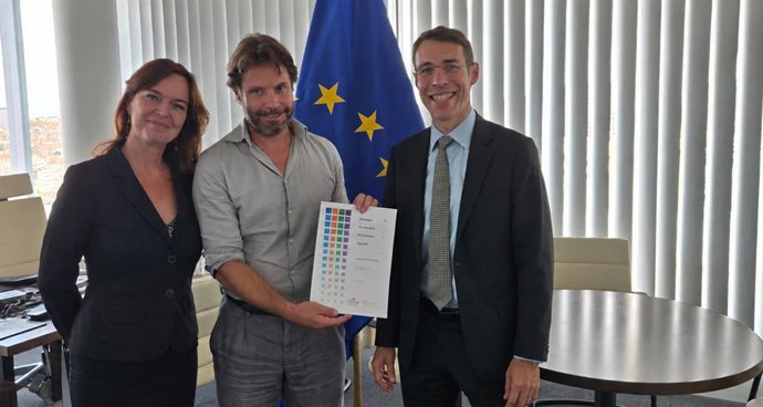 La investigadora del Instituto Universitario Valenciano de Investigación en Inteligencia Artificial (Vrain) de la Universitat Politècnica de València (UPV), Tanja Vos, junto al catedrático de la Universiteit van Amsterdam Tijs van der Storm