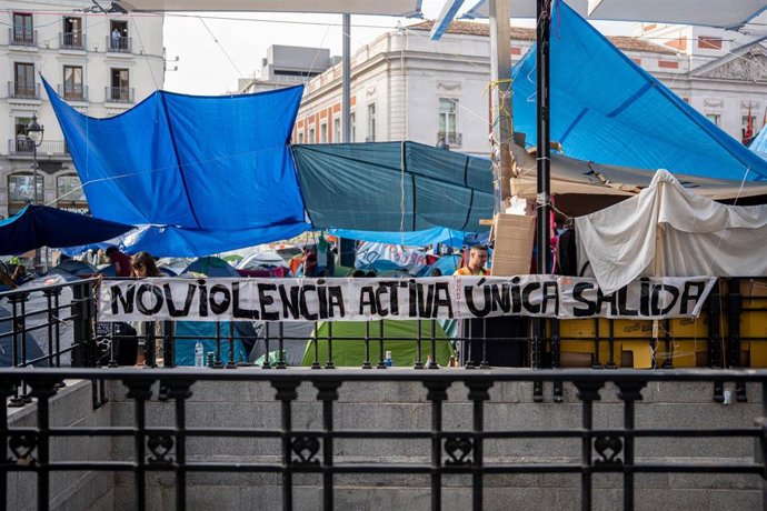 Decenas de personas continúan en la acampada por el ‘Decreto Maricarmen’ en la Puerta del Sol, a 29 de septiembre de 2026, en Madrid (España). 