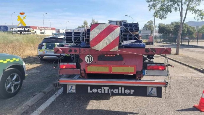 Camión articulado que quedó inmovilizado
