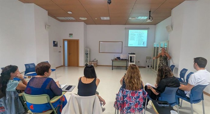 La UGR ha reforzado en el Campus de Ceuta sus actuaciones de formación y prevención en materia de salud mental y respuesta ante situaciones de crisis con una acción formativa intensiva dirigida al personal docente e investigador y al personal técnico.