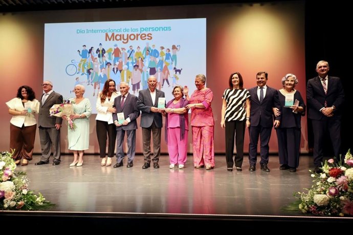 La consejera de Servicios Sociales, Familias e Igualdad, Loles López, en el acto central del Día Internacional de las Personas Mayores celebrado en Sevilla.