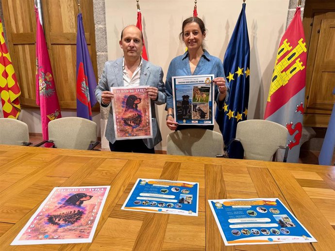 Un momento de la presentación de las dos exposiciones.