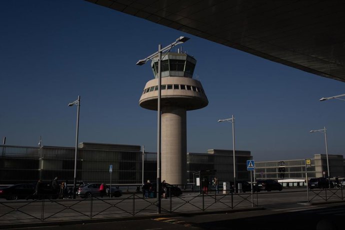 Archivo - Una torre de control en el Aeropuerto de Barcelona-El Prat, a 19 de noviembre de 2021, en El Prat de Llobregat, Barcelona, Catalunya (España).  