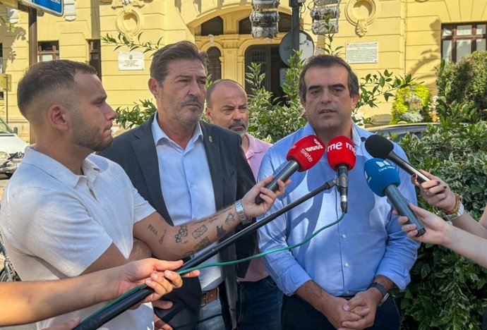 Atención a los medios de Antonio Sevilla y Antonio Alcázar, en Málaga.