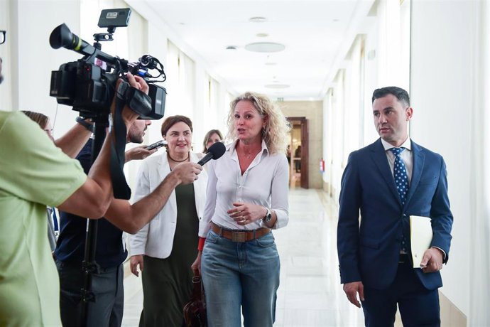 La  portavoz de la Comisión Ejecutiva Federal (CEF) del PSOE, Montse Mínguez (c), a su llegada a la Junta de Portavoces en el Congreso de los Diputados, a 29 de septiembre de 2026, en Madrid (España).