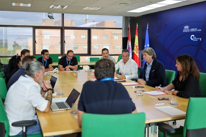 Carlos Martínez en la reunión con los representantes sindicales en Renault