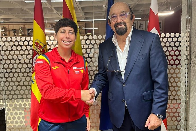 A ex-tenista Carla Suárez renovou seu contrato como capitã da seleção espanhola da BJKC até 2029.