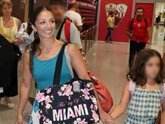 Foto: Lola García muestra su faceta más tierna y maternal con la hija pequeña de Kiko Rivera e Irene Rosales