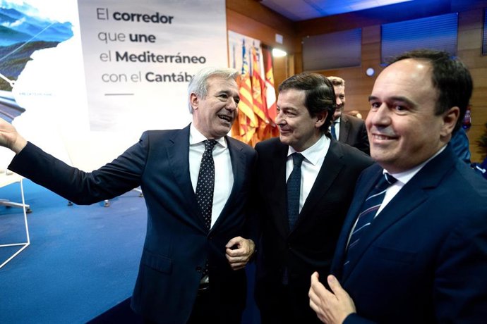 Los presidentes de los Gobiernos de Aragón, Jorge Azcón; Castilla y León, Alfonso Fernández Mañueco; y Comunidad Valenciana, Juan Francisco Pérez Llorca.