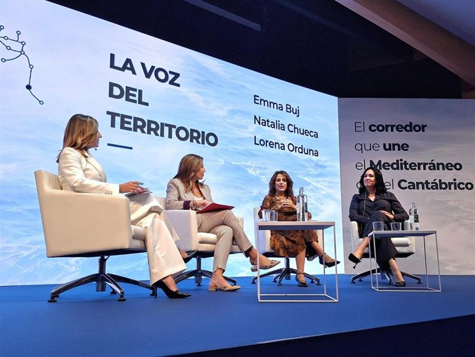 Mesa redonda con las tres alcaldesas de las tres capitales de provincia de Aragón.