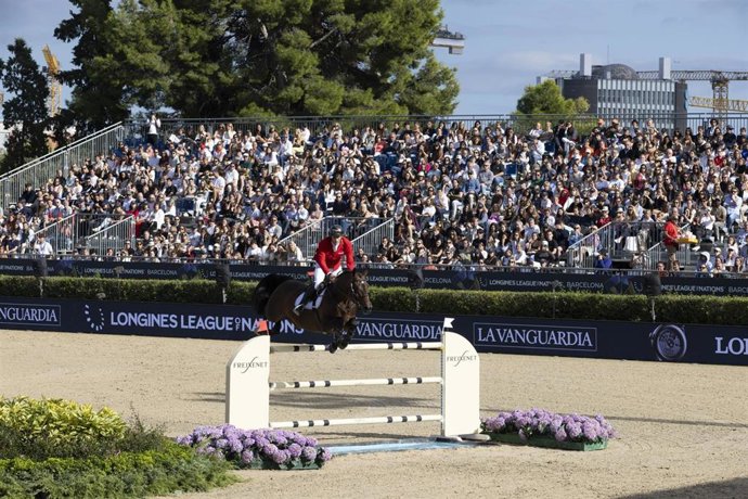 Archivo - El número uno del mundo, el alemán Richard Vogel, en el CSIO Barcelona 2025