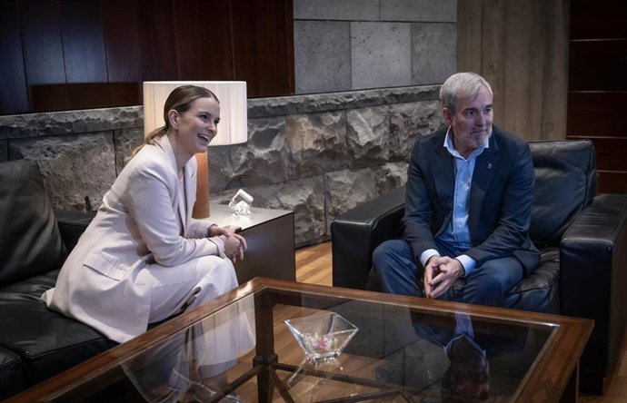 Archivo - La presidenta del Govern balear, Marga Prohens y el presidente de Canarias, Fernando Clavijo, durante una reunión a 15 de agosto de 2024, en Santa Cruz de Tenerife, Tenerife, Canarias (España).