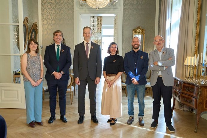 La ciencia y la tecnología cobrarán un protagonismo clave mediante mesas de diálogo centradas en el liderazgo femenino y la visibilización de la mujer en el entorno STEM entre la que destaca una charla con astronautas en la que participará Sara García