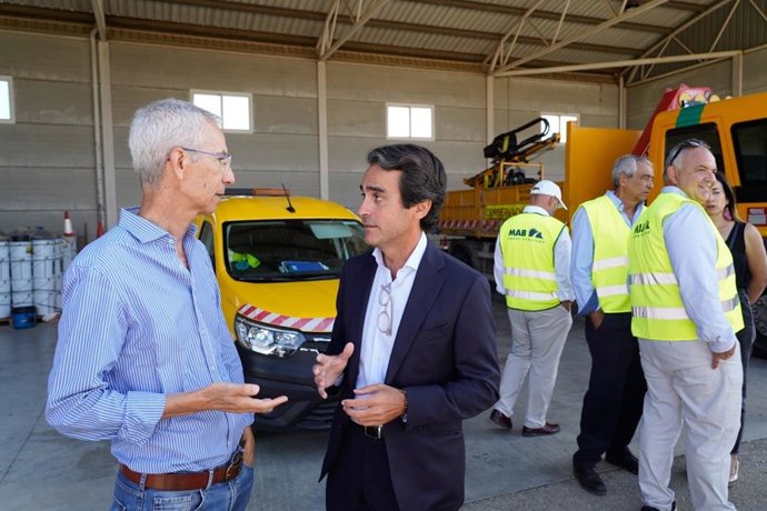 El alcalde de Utrera conversa con el consejero de Fomento