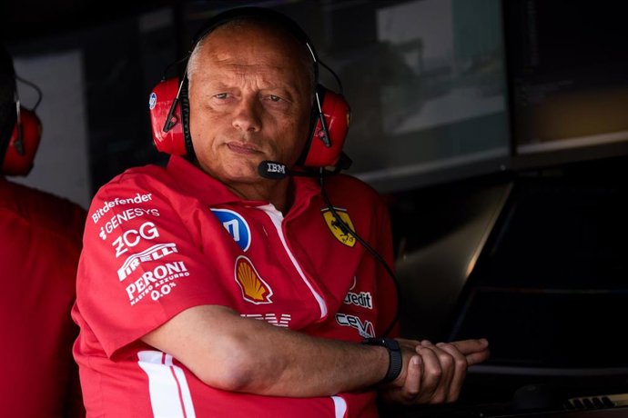 Frédéric Vasseur, director de equipo de Ferrari, durante el GP de Azerbaiyán de F1 2026, en Bakú