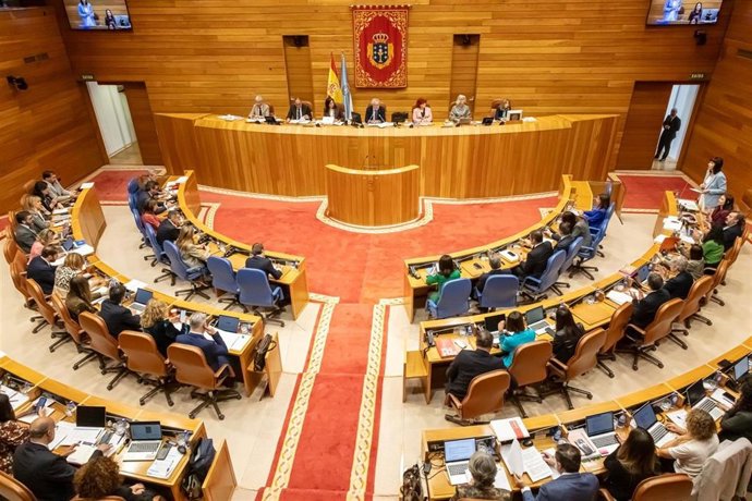 Archivo - Un momento del pleno del Parlamento de Galicia. Pazo do Hórreo.