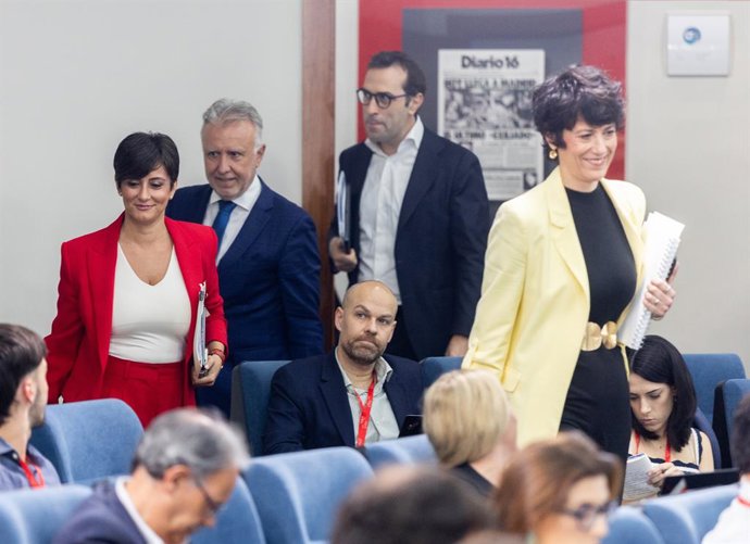 (La ministra de Vivenda, Isabel Rodríguez; el ministre de Política Territorial, Ángel Víctor Torres; el vice-president primer, Carlos Cuerpo; i la ministra d'Inclusió, Elma Saiz; a la seua arribada a la roda de premsa posterior al Consell de Ministres.