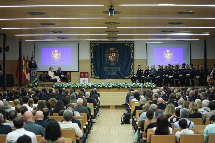 El alcalde de Toledo, Carlos Velázquez, durante el acto institucional de celebración del Día de la Policía Local.