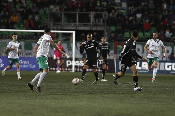 17/07/2024 Futbol, Deportes Puerto Montt v/s Colo Colo Amistoso 2024. El jugador de Colo Colo Arturo Vidal es fotografiado  durante el partido amistoso contra Deportes Puerto Montt en el Estadio Chinquihue, Puerto Montt, Chile. Nicolas