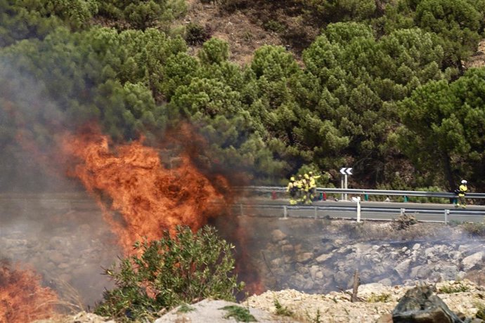Imágenes del incendio forestal en Igualeja (Málaga). A 27 de septiembre de 2026 en Igualeja (Málaga, Andalucía, España).