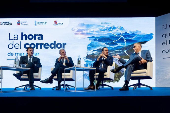 Els presidents d'Aragó, Jorge Azcón; Comunitat Valenciana, Juan Francisco Pérez Llorca; i Castella i Lleó, Alfonso Fernández Mañueco; i el conseller de Foment de Cantàbria, Roberto Media.