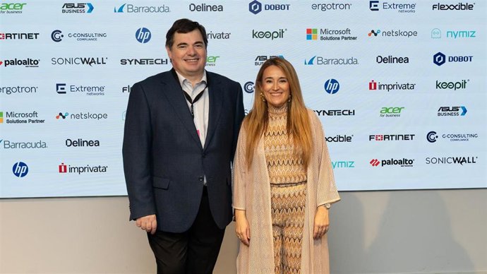 El gerente de negocio del CTTI, Josep Lluís Molina, y la directora general de Nunsys Group, Beatriz Calvo, en la jornada 'NunsysCat' sobre IA, ciberseguridad y Data-Network