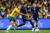 Foto: Raphinha, sustituido al descanso con Brasil por molestias en el muslo derecho
