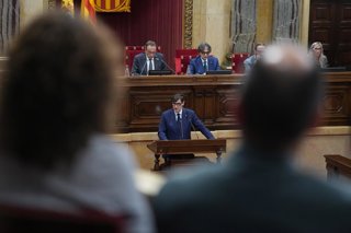 El president de la Generalitat, Salvador Illa, durant el debat