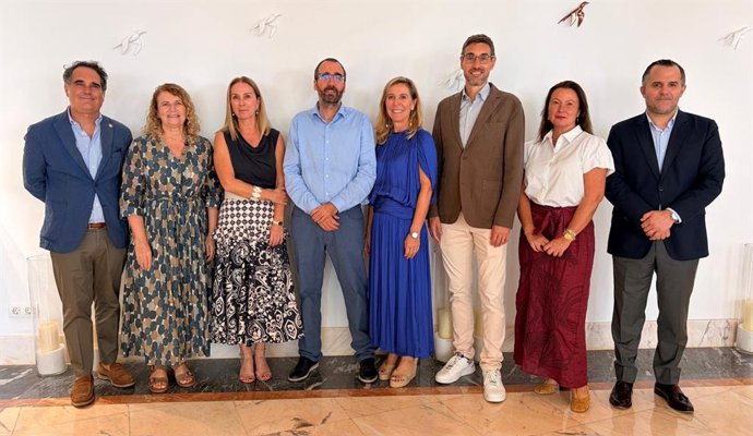Archivo - La nueva junta directiva de la Agrupación de Cadenas Hoteleras de Baleares.