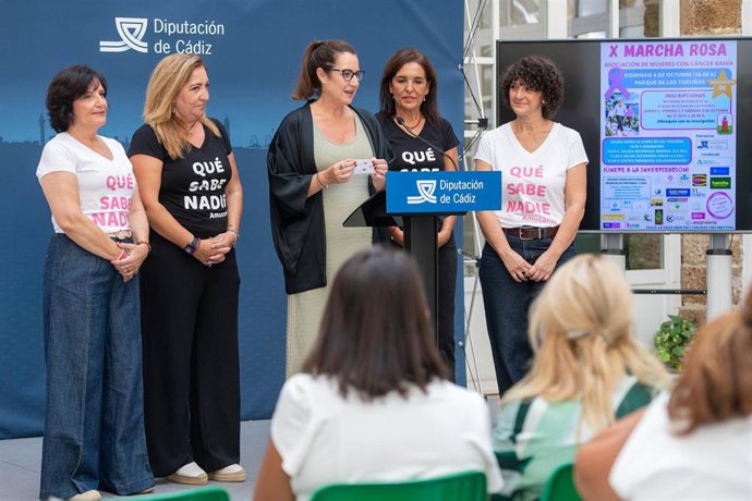 Paula Conesa en la presentación de la campaña Octubre Rosa.