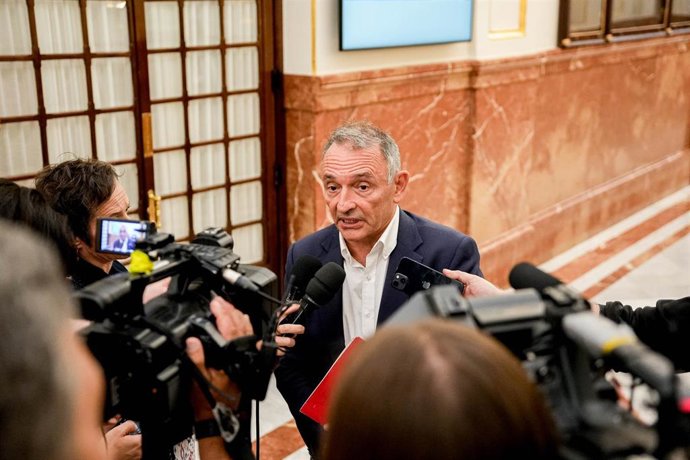 El portavoz de Justicia de Sumar, Enrique Santiago, promotor de la enmienda 