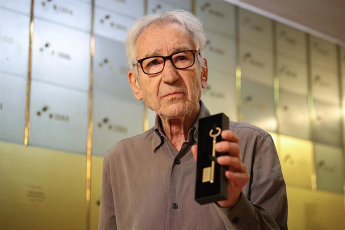 Archivo - El actor, director de teatro, televisión y cine José Sacristán.