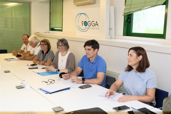 La la directora xeral de Desenvolvemento Pesqueiro, Ángeles Vázquez, mantuvo un encuentro con representantes del sector