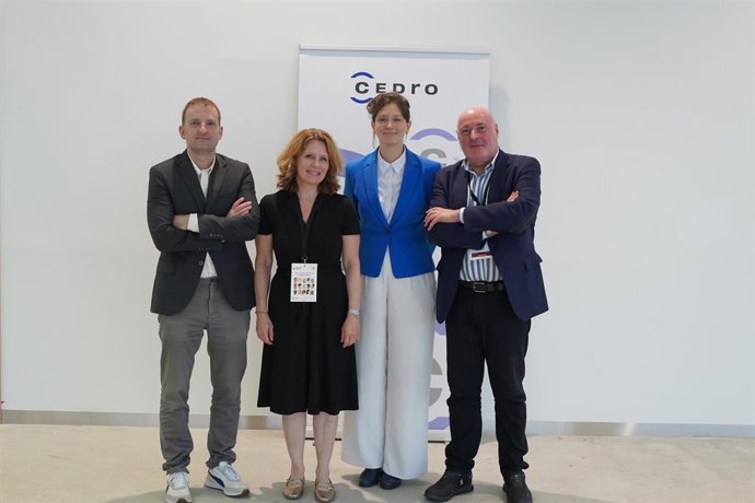 La consejera de Cultura de la Representación Permanente de España ante la Unión Europea, Carmen González; la directora de Licencias de Kopinor, Hege Dossland, y el director general de Cedro, Jorge Corrales