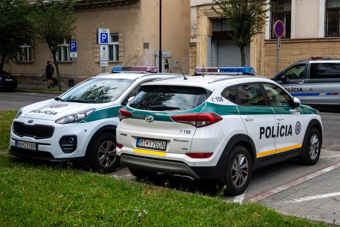 Archivo - Arxiu - Cotxes de la policia eslovaca amb el distintiu Polícia.