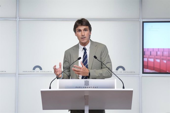 El diputado de Junts Salvador Vergés comparece ante los medios de comunicación, tras la celebración del Debate de Política General en el Parlament de Catalunya, a 29 de septiembre de 2026, en Barcelona, Catalunya (España). Este pleno clave, que inaugura e