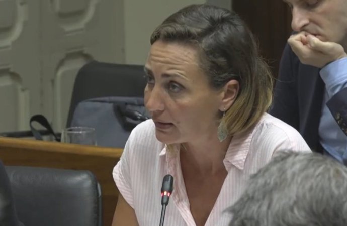 Delia Campomanes, del Grupo Parlamentario Convocatoria por Asturias, en la Comisión de Movilidad, Medio Ambiente y Gestión de Emergencias de la Junta General del Principado de Asturias (JGPA).